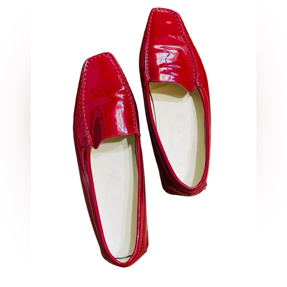 Tod’s Red Patent Leather Loafer Moccasin Driving Shoe Size 38 / 8 Shiny Low Heel - Picture 2 of 10